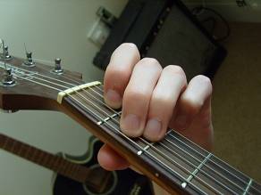 5 Basic Guitar Chords - An Over the Shoulder Look