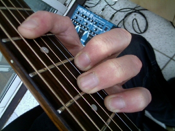 photo of major D shape chord