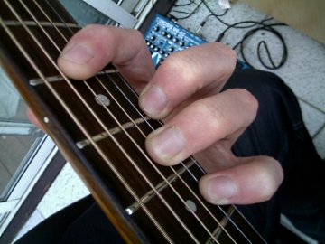 photo of minor D form chord